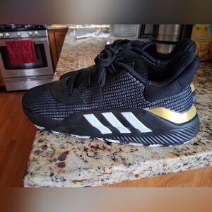 ADIDAS Bounce MENS 6.5 Like New